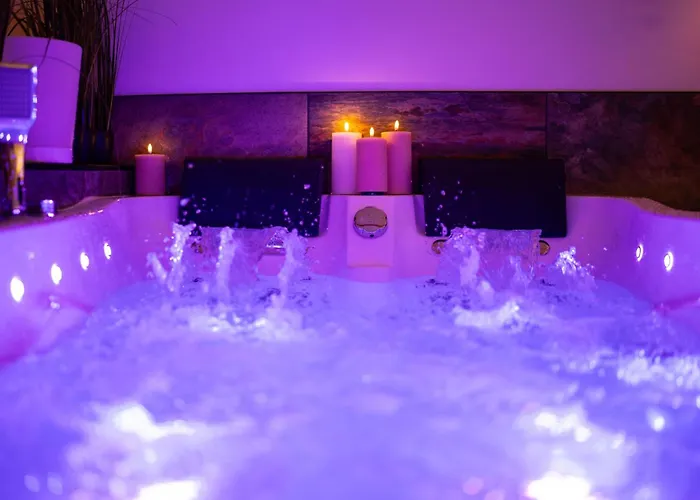 Liebeshotel Maison M Rubis *